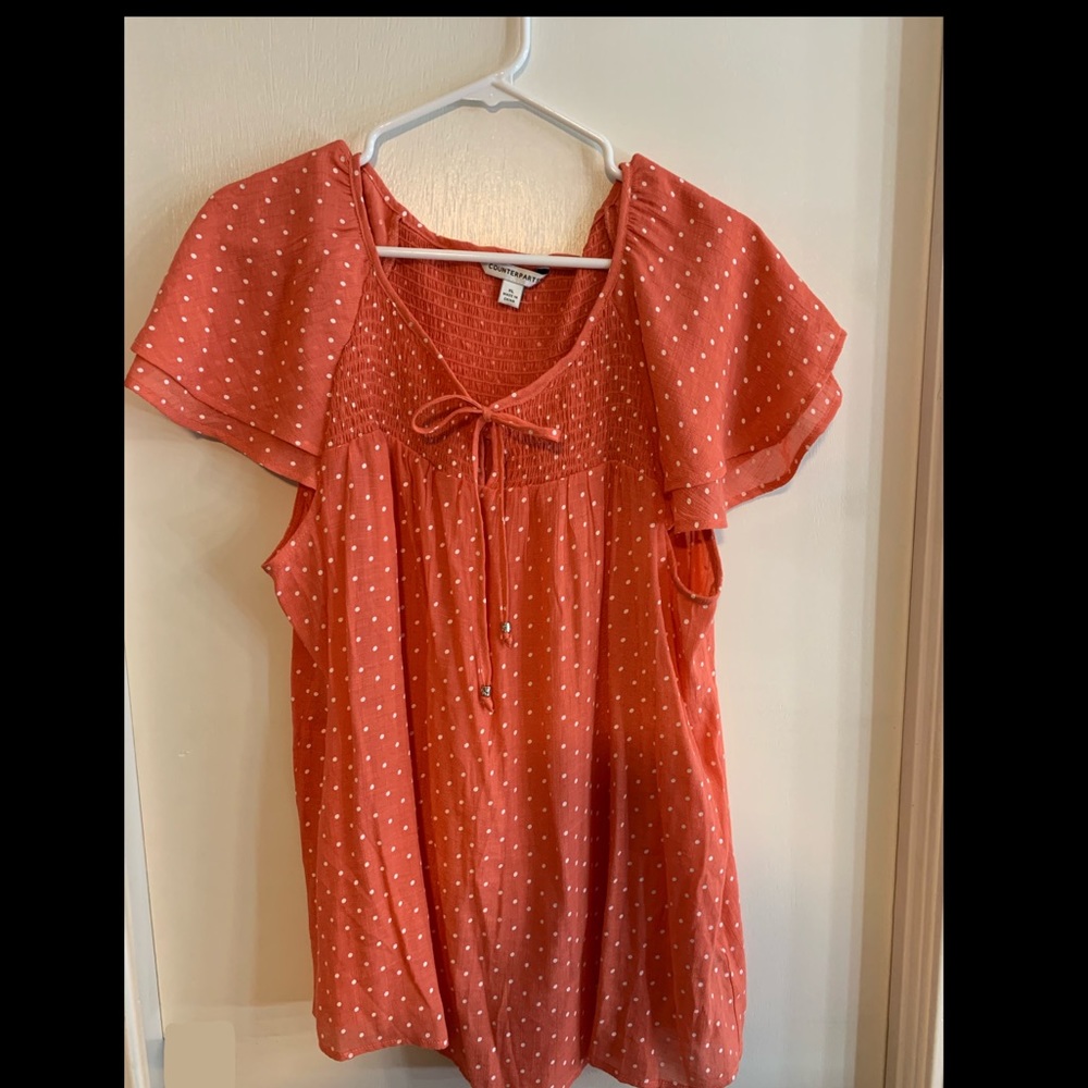 💕💕3 for $22💕💕Peach and White Polka Dotted Top